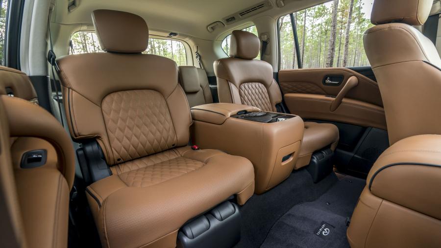 Интерьер Infiniti QX80 5.6 2018 года  (фото 90 из 117)